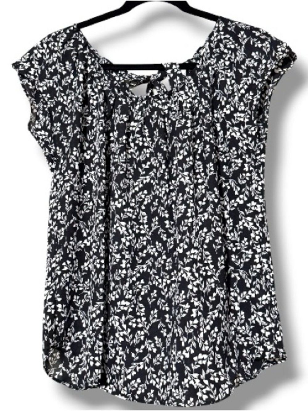 LC Lauren Conrad size medium pullover black and white blouse ties at neck